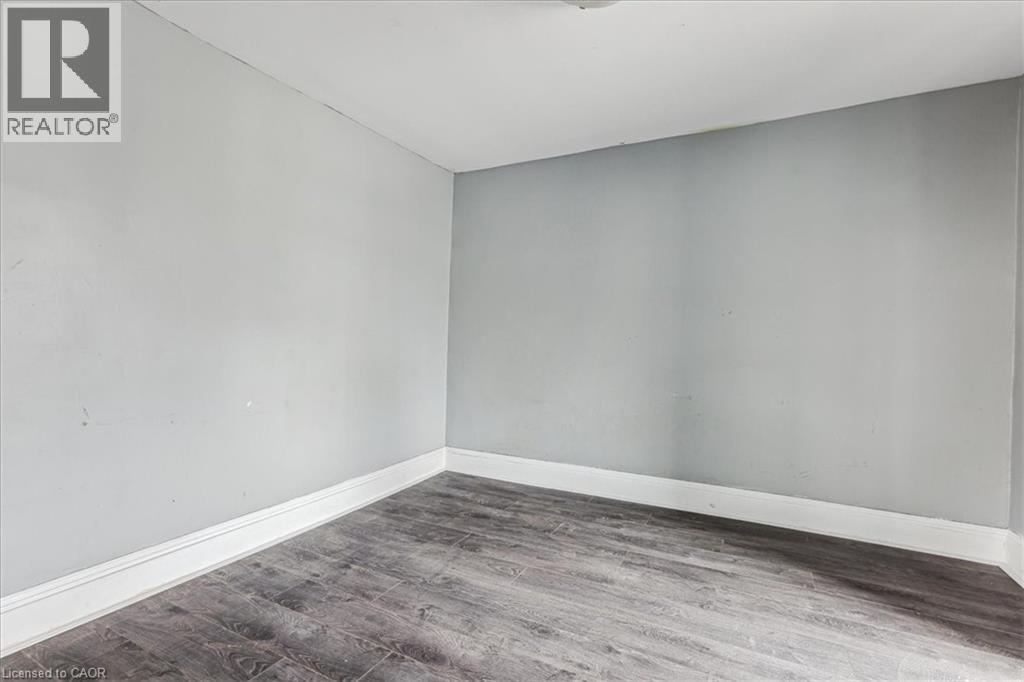 18 Linwood Street, St. Catharines, Ontario  L2R 1H3 - Photo 11 - 40840471