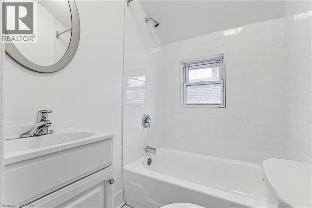 18 Linwood Street, St. Catharines, Ontario  L2R 1H3 - Photo 12 - 40840471