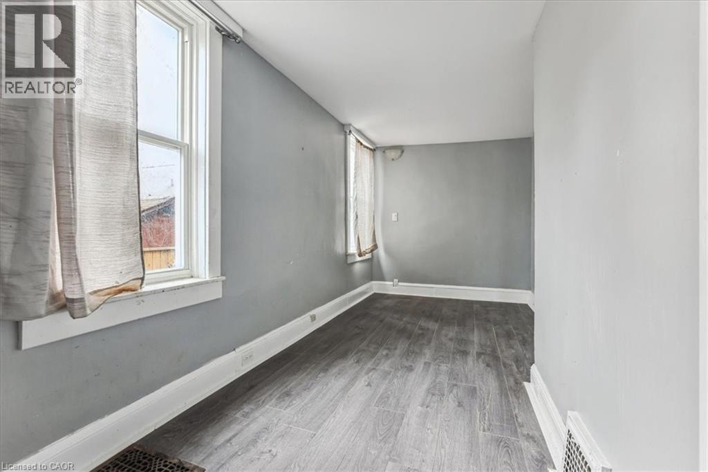 18 Linwood Street, St. Catharines, Ontario  L2R 1H3 - Photo 18 - 40840471