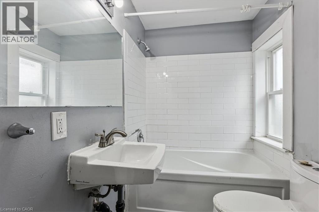 18 Linwood Street, St. Catharines, Ontario  L2R 1H3 - Photo 19 - 40840471