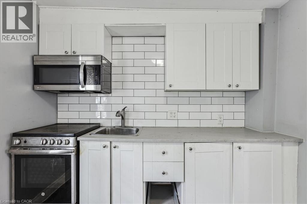 18 Linwood Street, St. Catharines, Ontario  L2R 1H3 - Photo 7 - 40840471