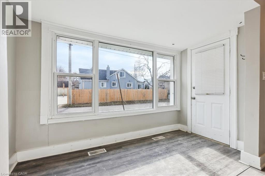 19 Seneca Street, St. Catharines, Ontario  L2R 2V1 - Photo 5 - 40840427