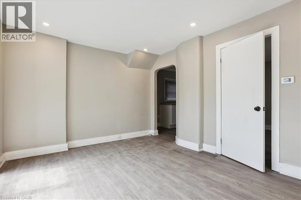19 Seneca Street, St. Catharines, Ontario  L2R 2V1 - Photo 6 - 40840427