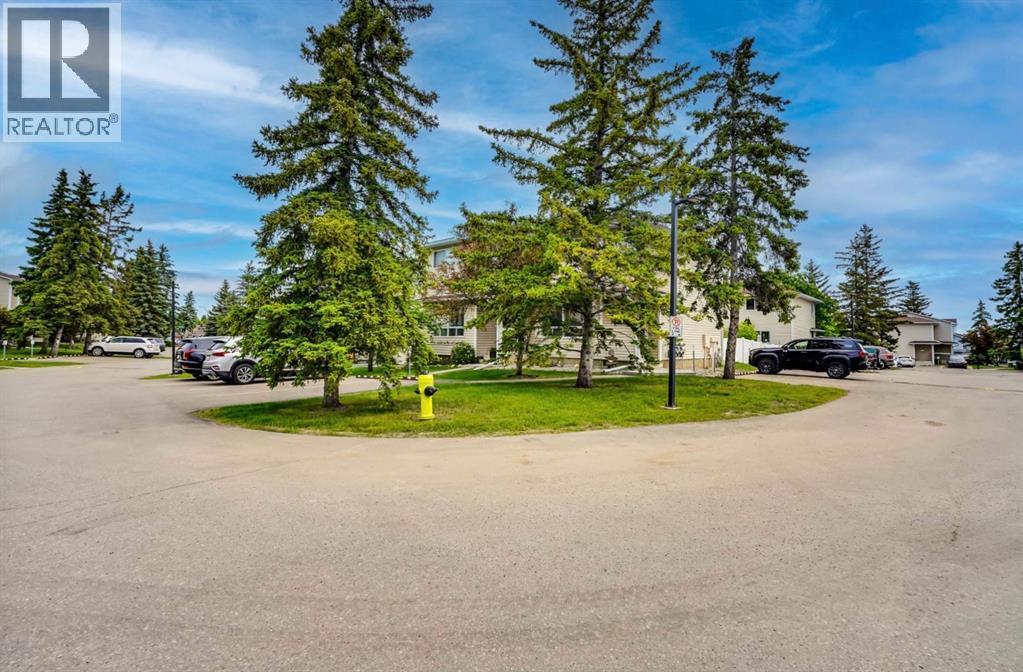 164 Woodsman Lane, Calgary, Alberta  T2W 4Z6 - Photo 5 - A2321633