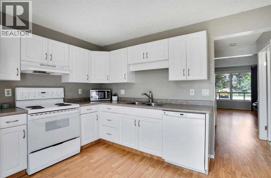 164 Woodsman Lane, Calgary, Alberta  T2W 4Z6 - Photo 11 - A2321633