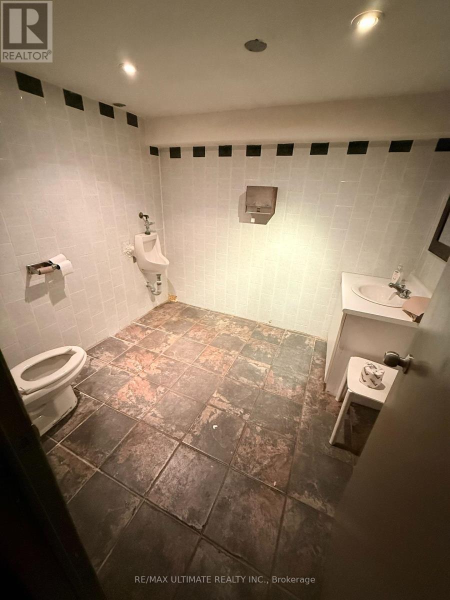 1027 Coxwell Avenue, Toronto, Ontario  M4C 3G4 - Photo 15 - E13458420