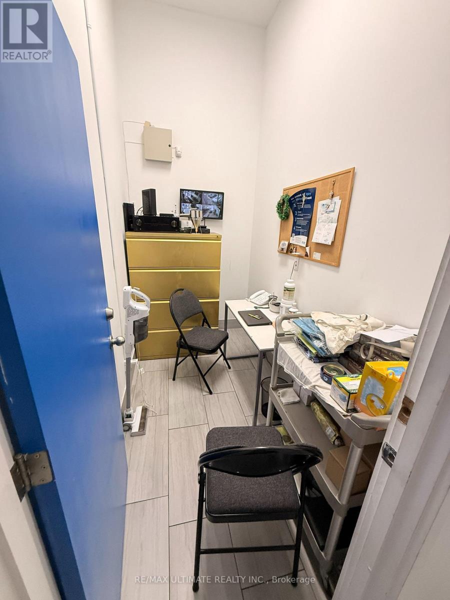 1027 Coxwell Avenue, Toronto, Ontario  M4C 3G4 - Photo 7 - E13458420