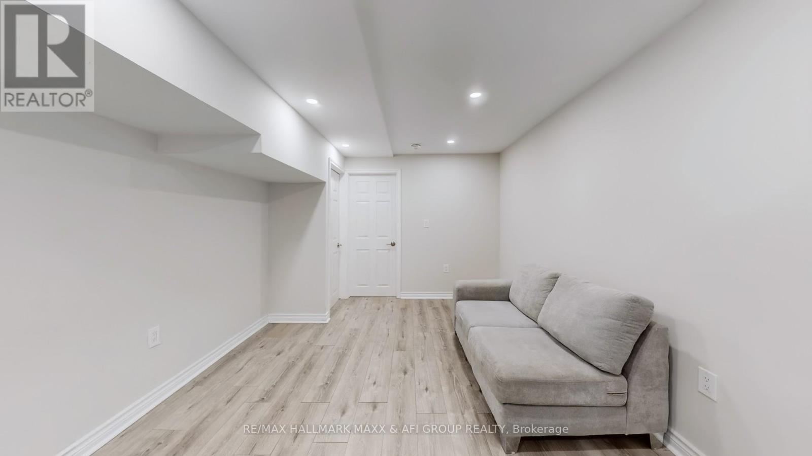 719 Shanahan Boulevard, Newmarket, Ontario  L3X 1P8 - Photo 6 - N13458460