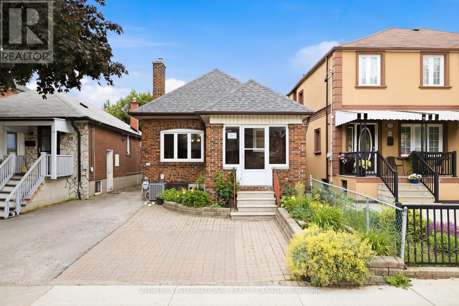 20 Bicknell Avenue, Toronto, Ontario  M6M 4G3 - Photo 2 - W13458382