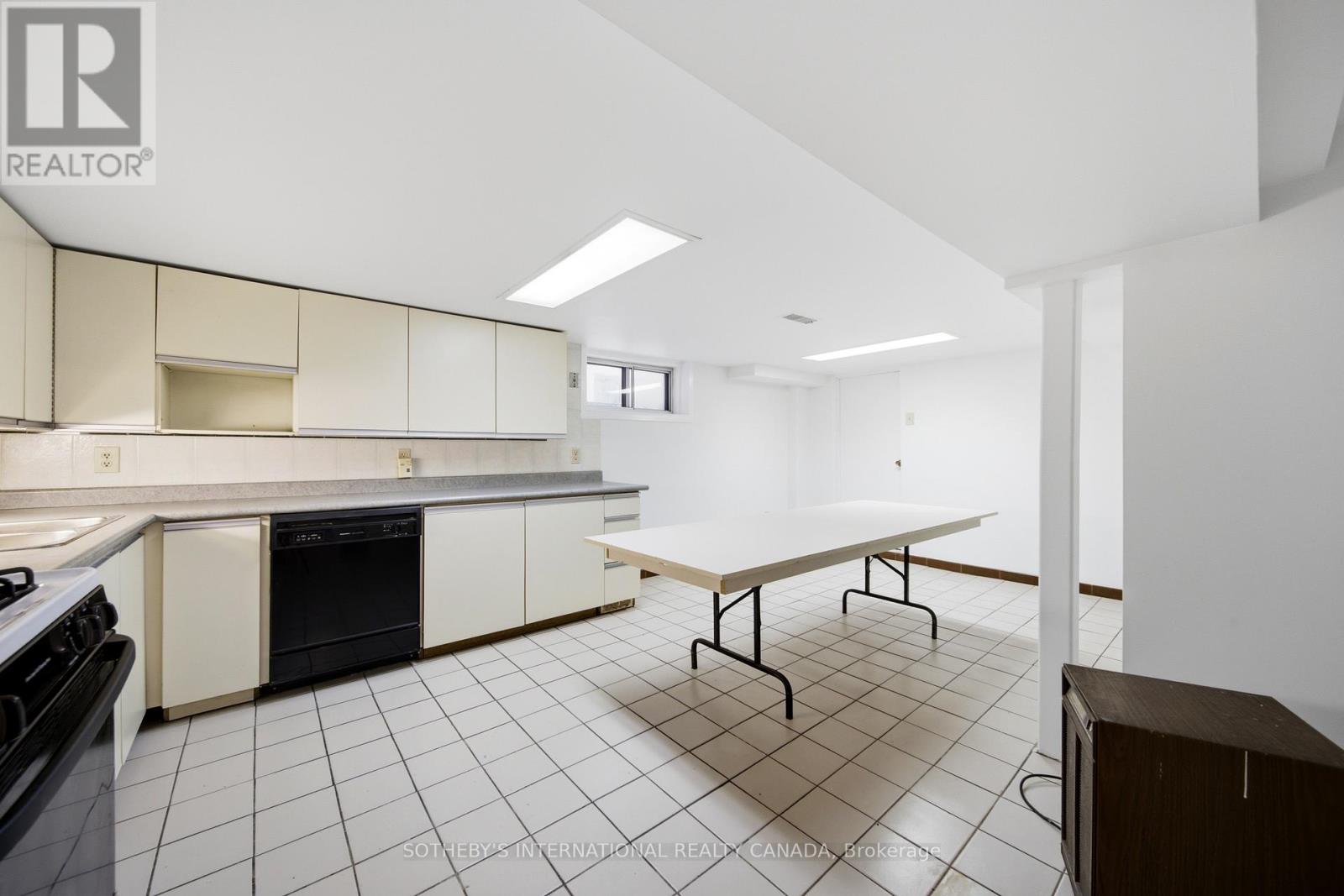 20 Bicknell Avenue, Toronto, Ontario  M6M 4G3 - Photo 29 - W13458382