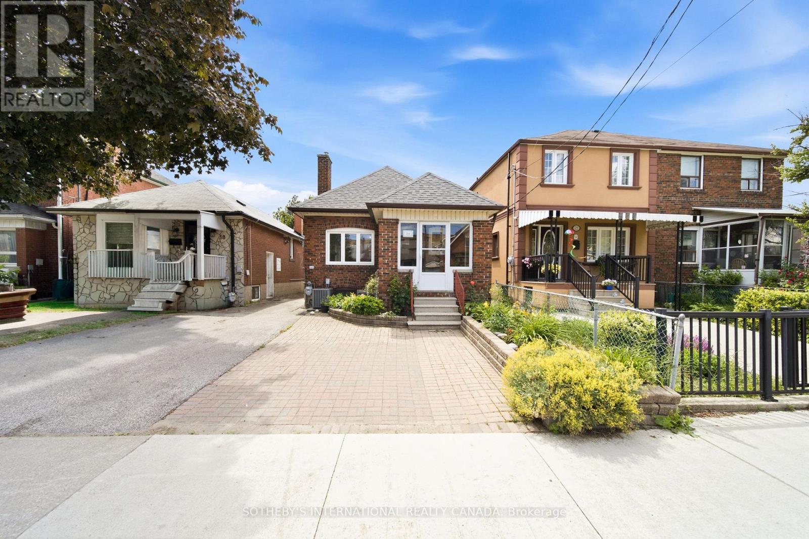 20 Bicknell Avenue, Toronto, Ontario  M6M 4G3 - Photo 3 - W13458382