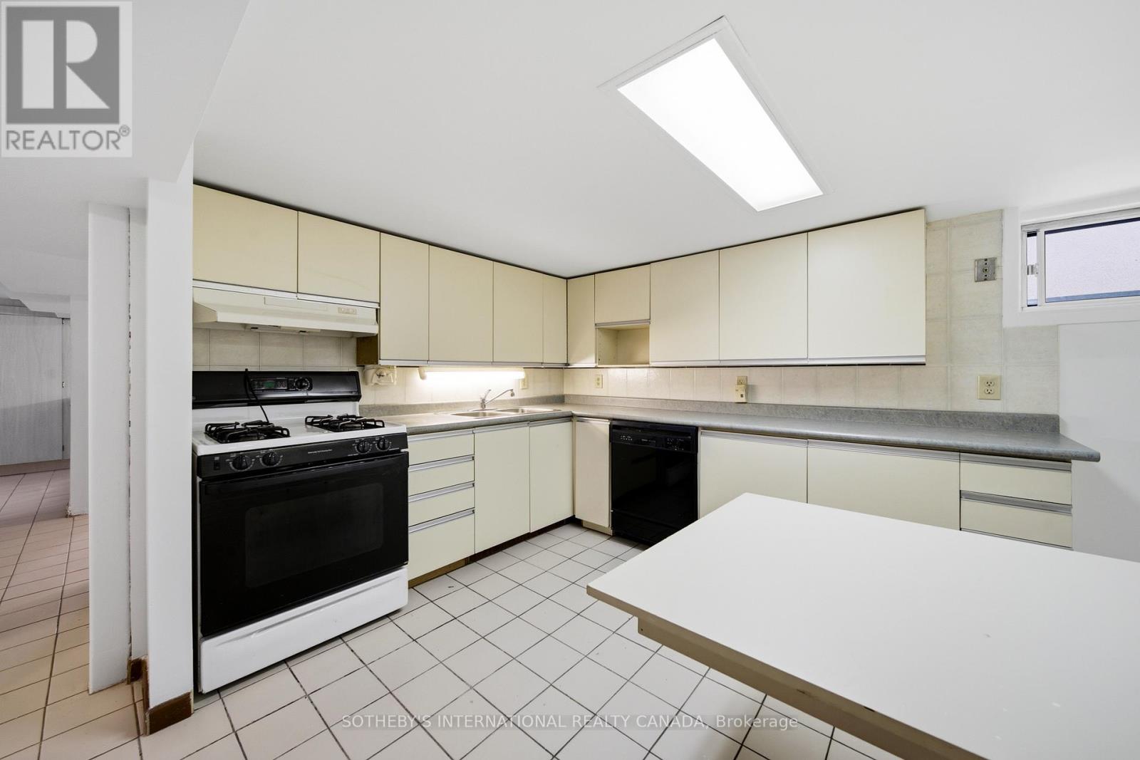 20 Bicknell Avenue, Toronto, Ontario  M6M 4G3 - Photo 31 - W13458382