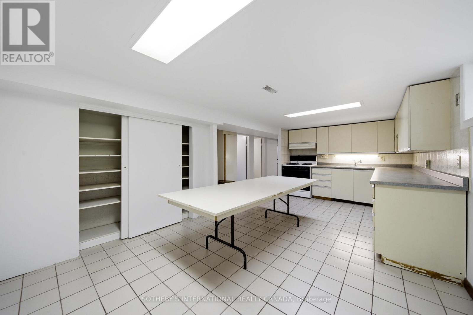 20 Bicknell Avenue, Toronto, Ontario  M6M 4G3 - Photo 32 - W13458382