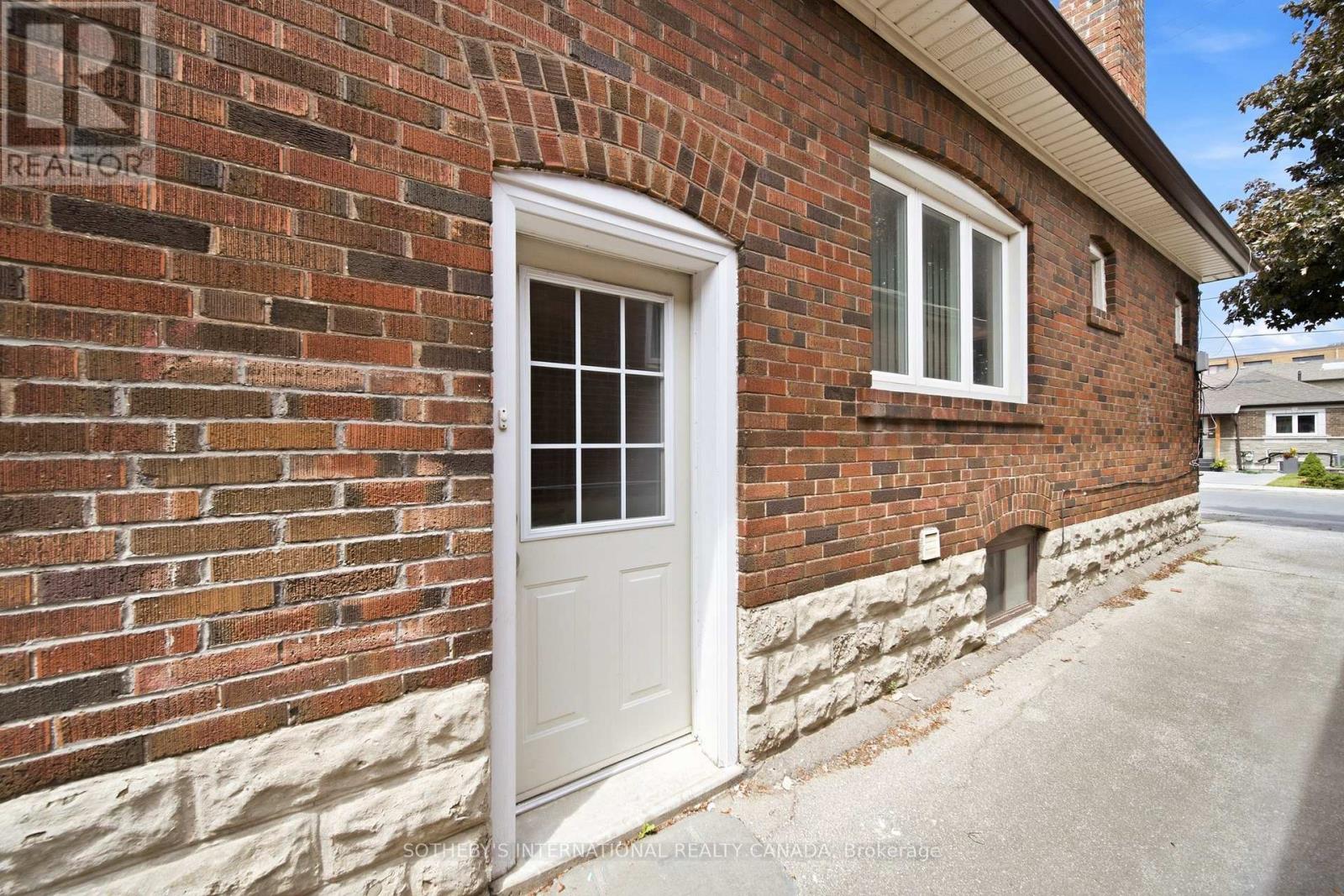 20 Bicknell Avenue, Toronto, Ontario  M6M 4G3 - Photo 34 - W13458382