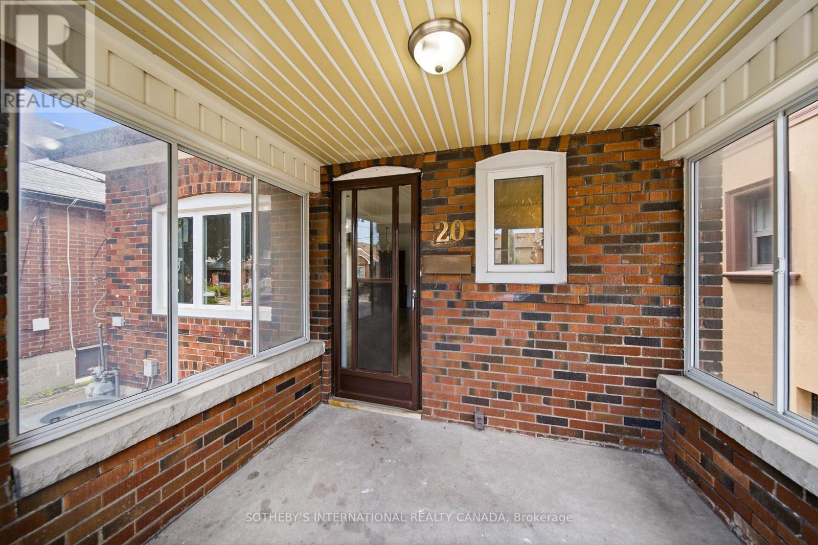 20 Bicknell Avenue, Toronto, Ontario  M6M 4G3 - Photo 4 - W13458382