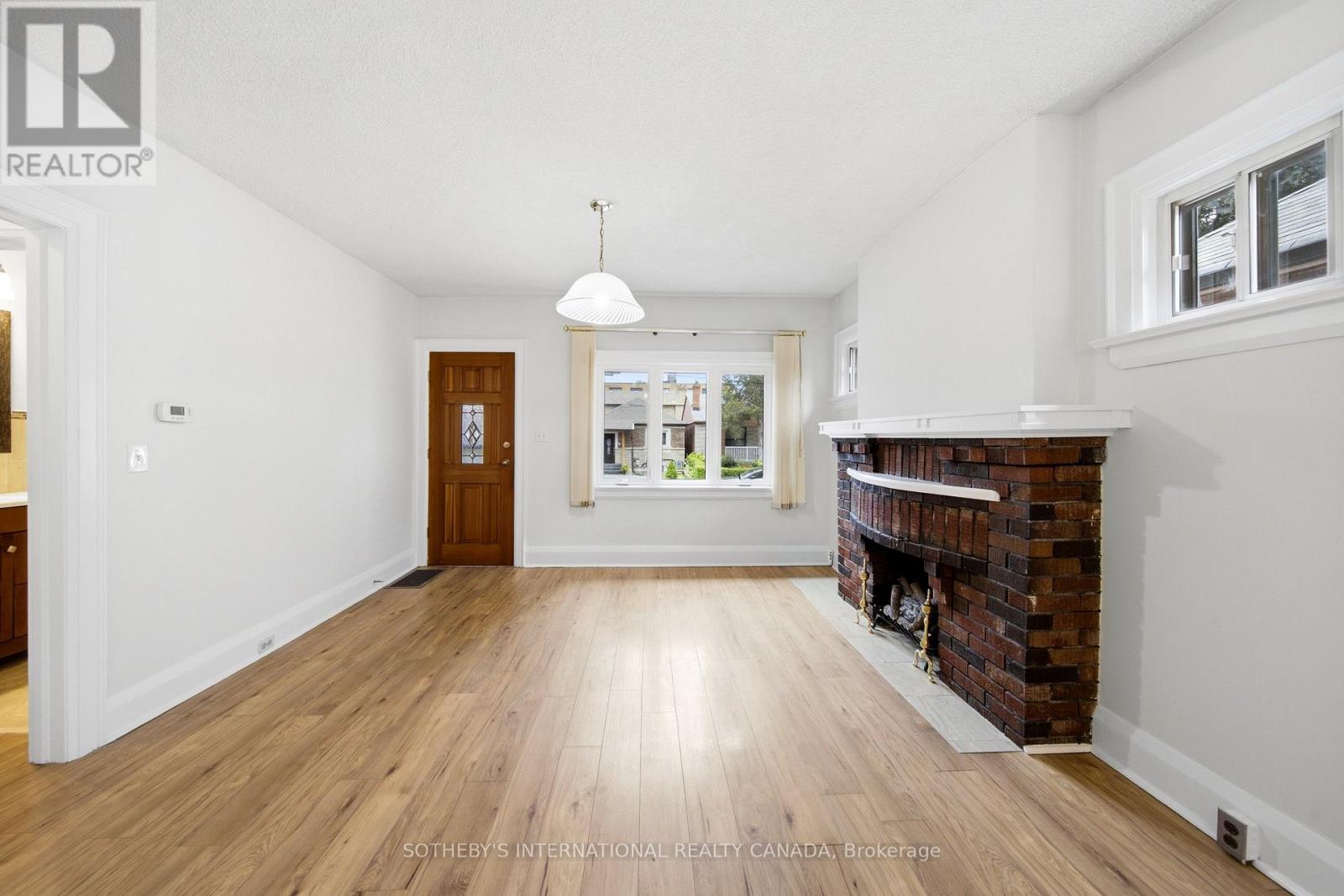 20 Bicknell Avenue, Toronto, Ontario  M6M 4G3 - Photo 6 - W13458382