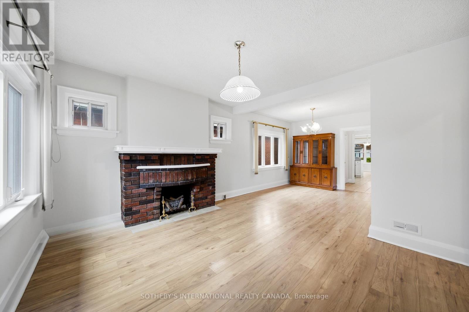 20 Bicknell Avenue, Toronto, Ontario  M6M 4G3 - Photo 7 - W13458382