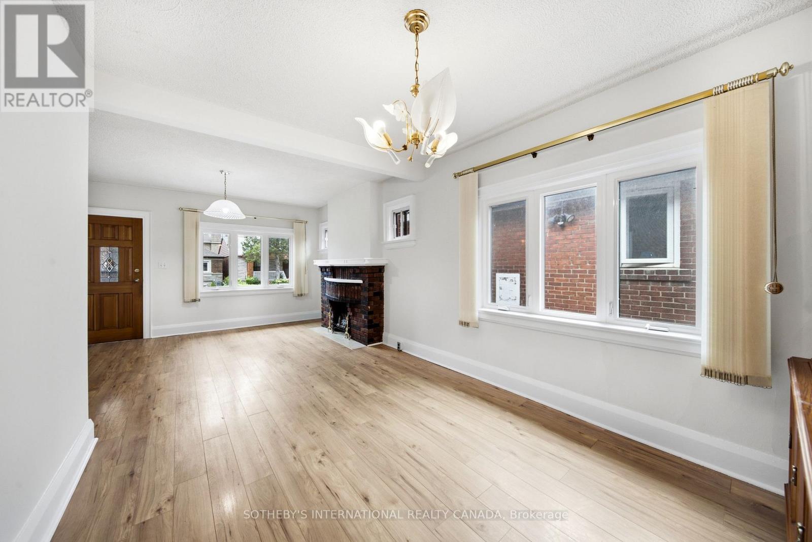 20 Bicknell Avenue, Toronto, Ontario  M6M 4G3 - Photo 9 - W13458382