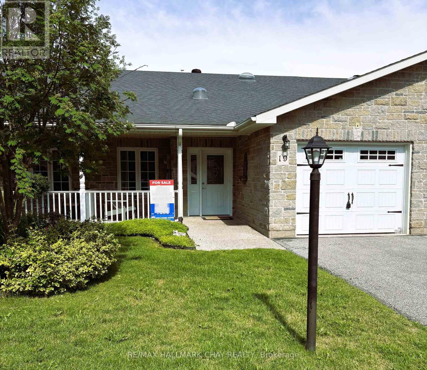 19 Greenway Drive, Wasaga Beach, Ontario  L9Z 0E6 - Photo 2 - S12982246