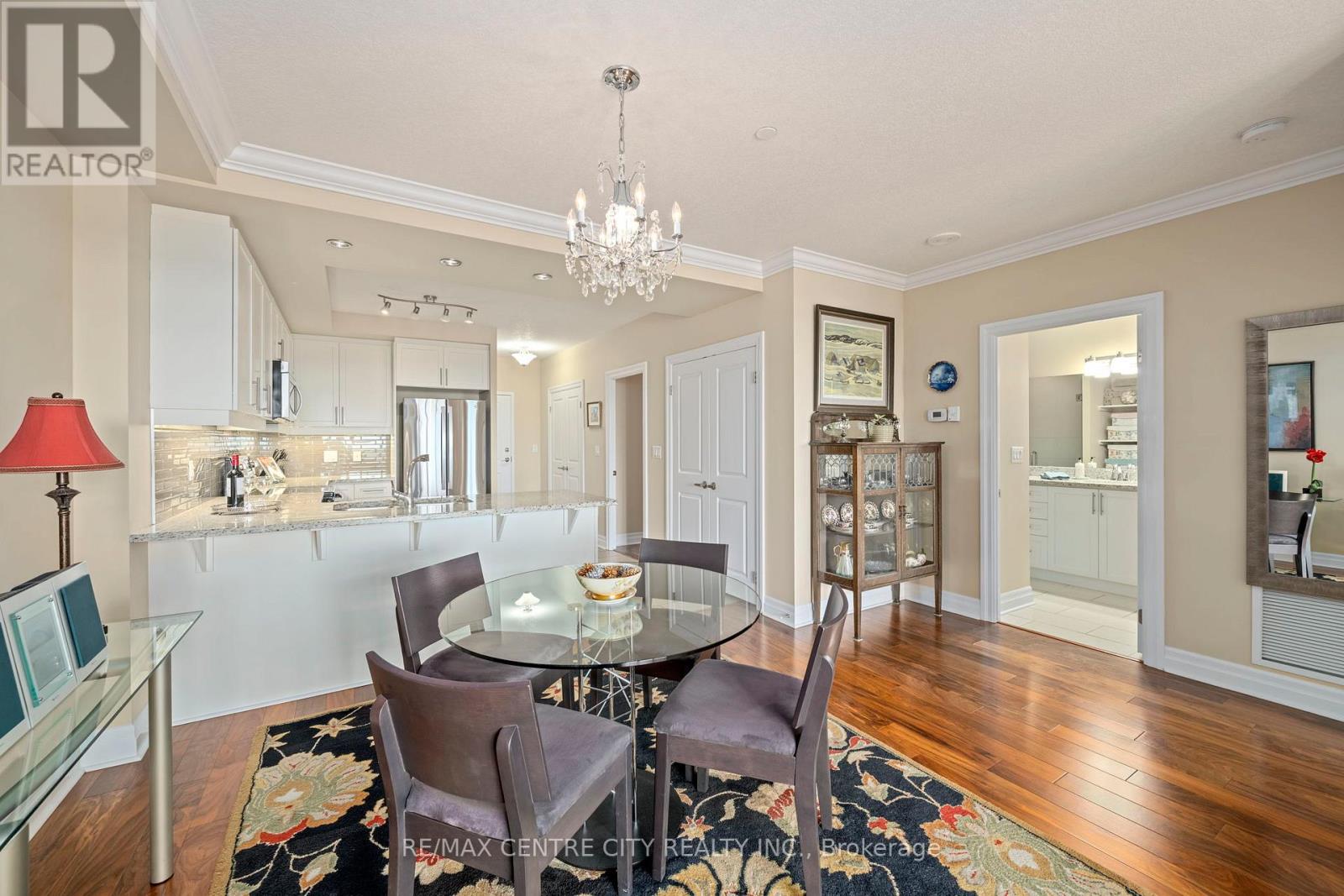 713 - 240 Villagewalk Boulevard, London North, Ontario  N6G 0P6 - Photo 4 - X13458616