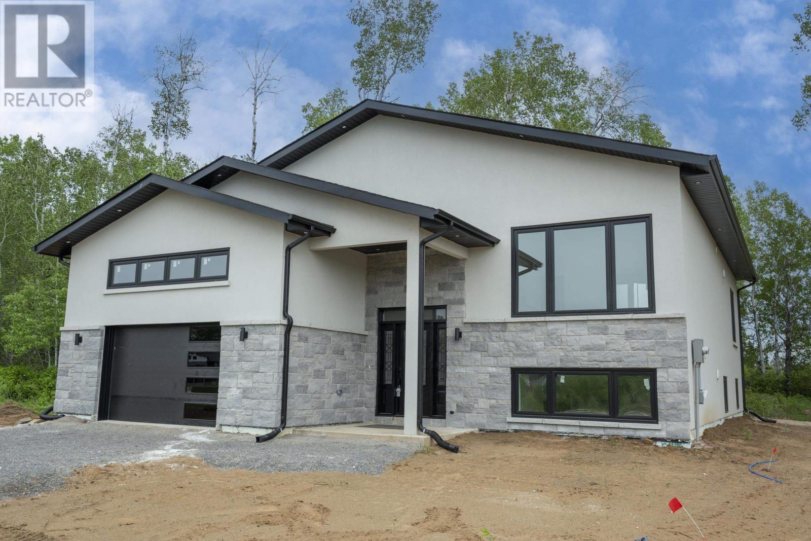 3435 King George's Park Dr., Thunder Bay, Ontario