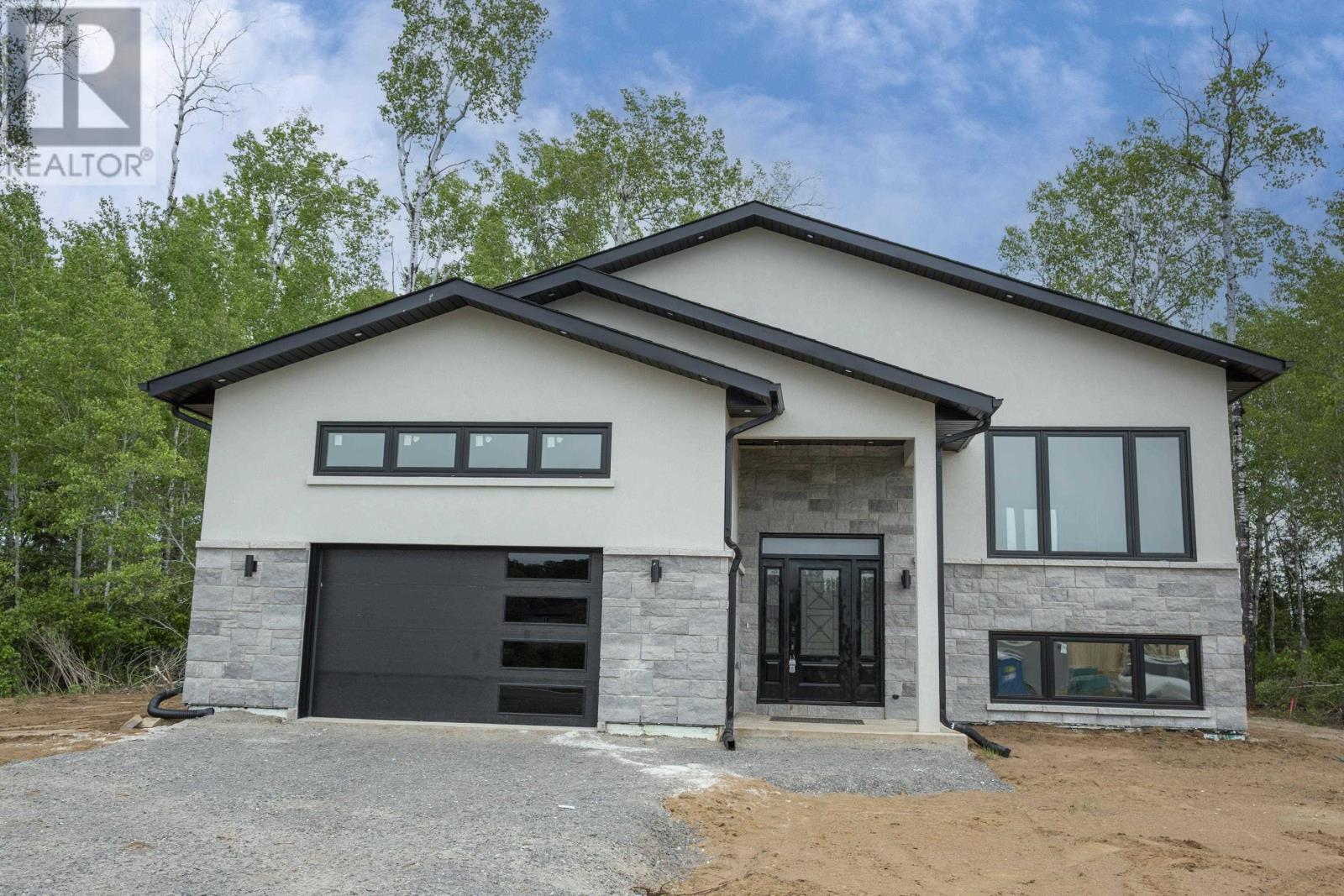 3435 King George's Park Dr., Thunder Bay, Ontario  P7K 1K8 - Photo 2 - TB2601467