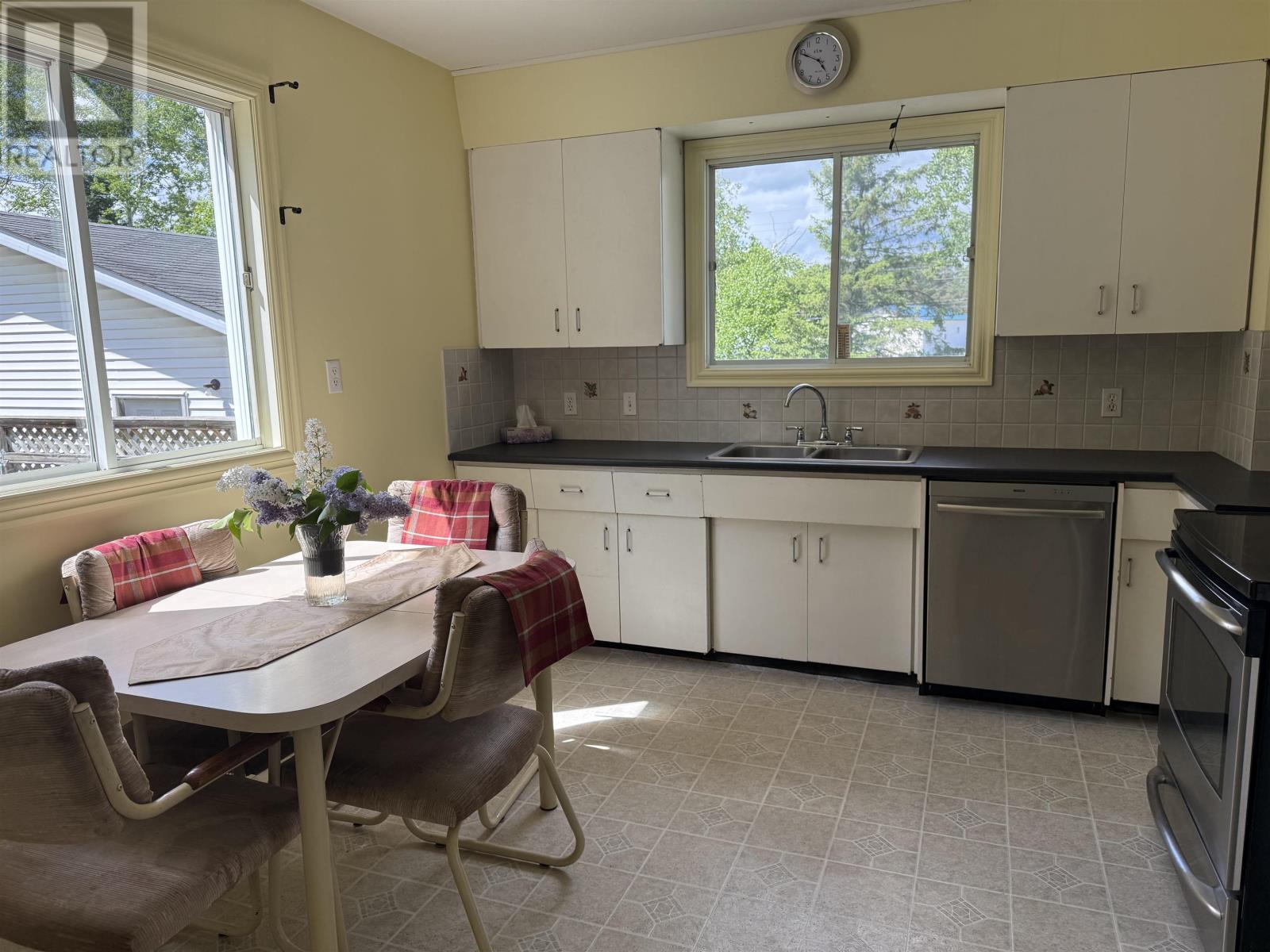 4039 Alice Ave, Thunder Bay, Ontario  P7G 2K6 - Photo 5 - TB2601555