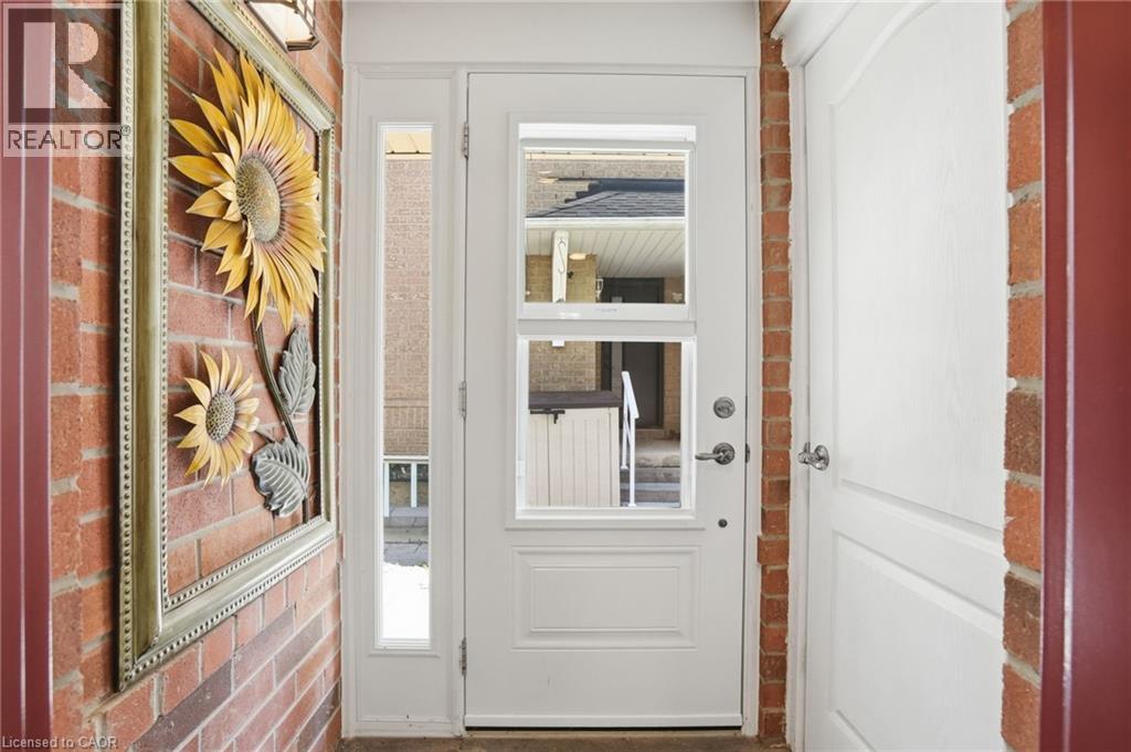 174 Fellowes Crescent, Waterdown, Ontario  L8B 0M9 - Photo 3 - 40840867