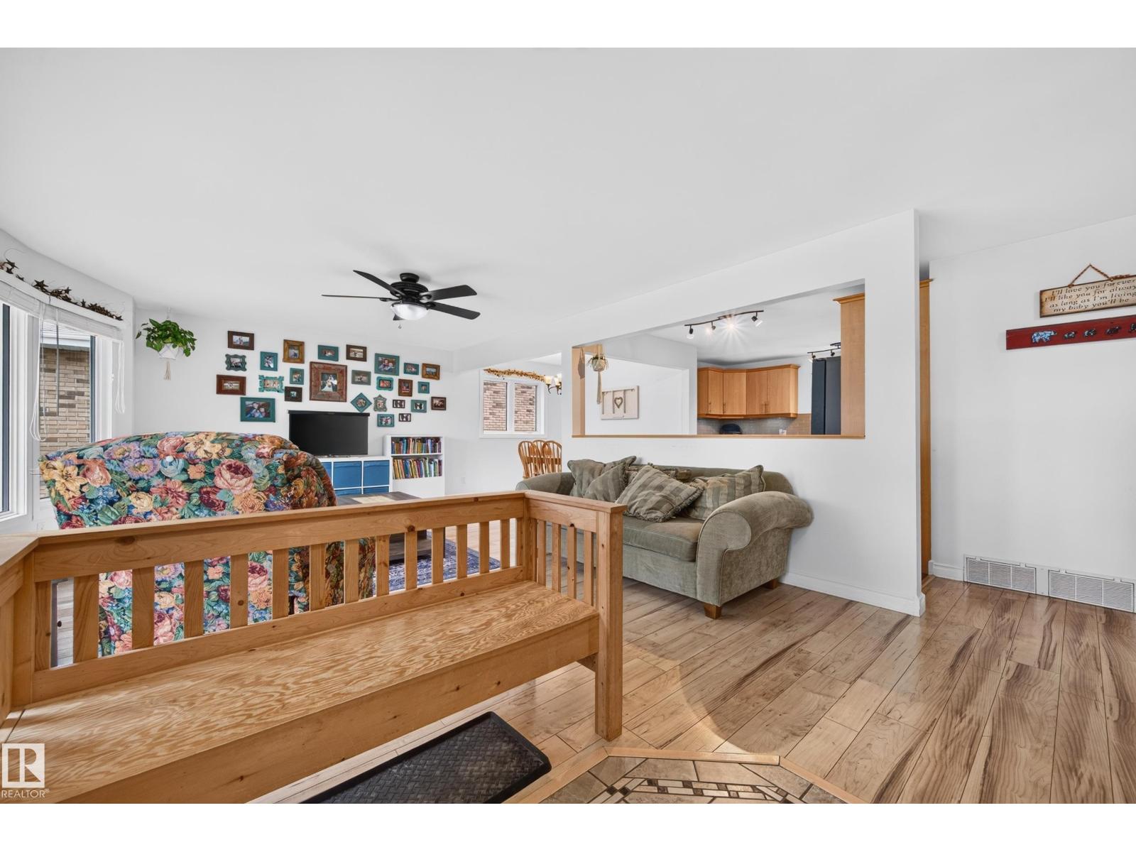 12 Burlington Av, Spruce Grove, Alberta  T7X 1E5 - Photo 7 - E4494189