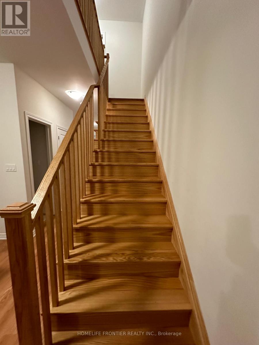 398 Okanagan Path, Oshawa, Ontario  L1H 0B1 - Photo 4 - E13458578