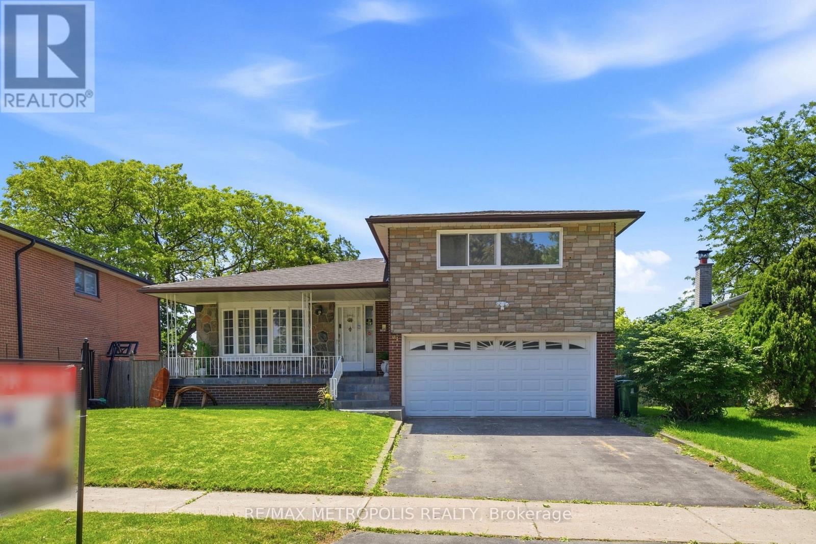 31 LANGEVIN CRESCENT, Toronto, Ontario