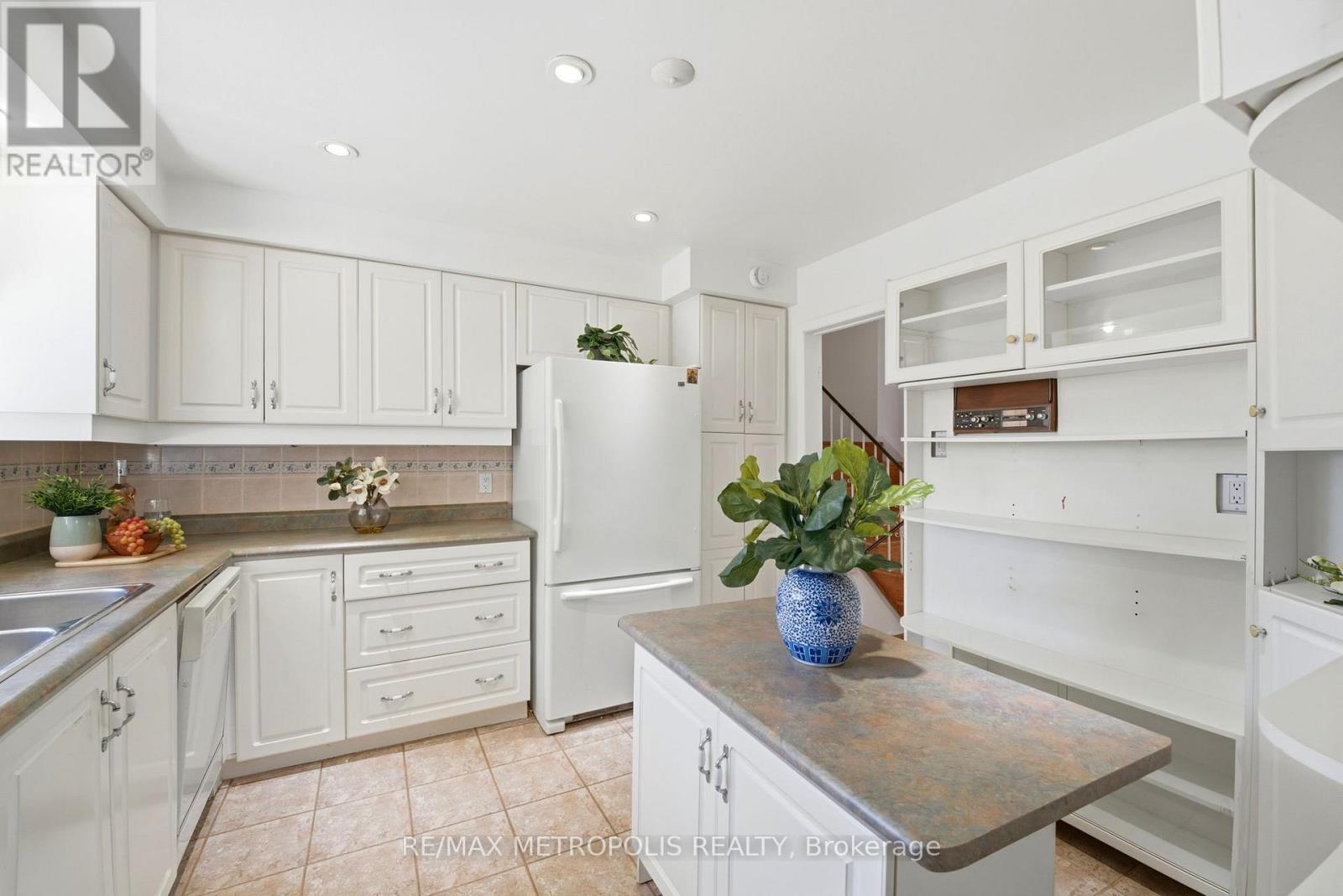 31 Langevin Crescent, Toronto, Ontario  M1C 2B8 - Photo 13 - E13458672
