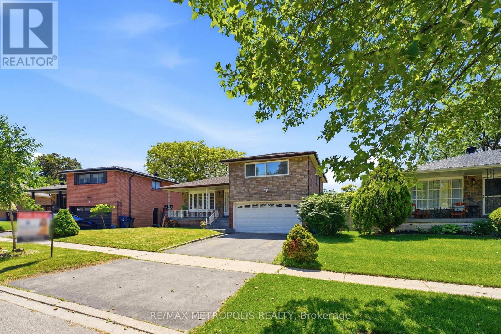 31 Langevin Crescent, Toronto, Ontario  M1C 2B8 - Photo 3 - E13458672