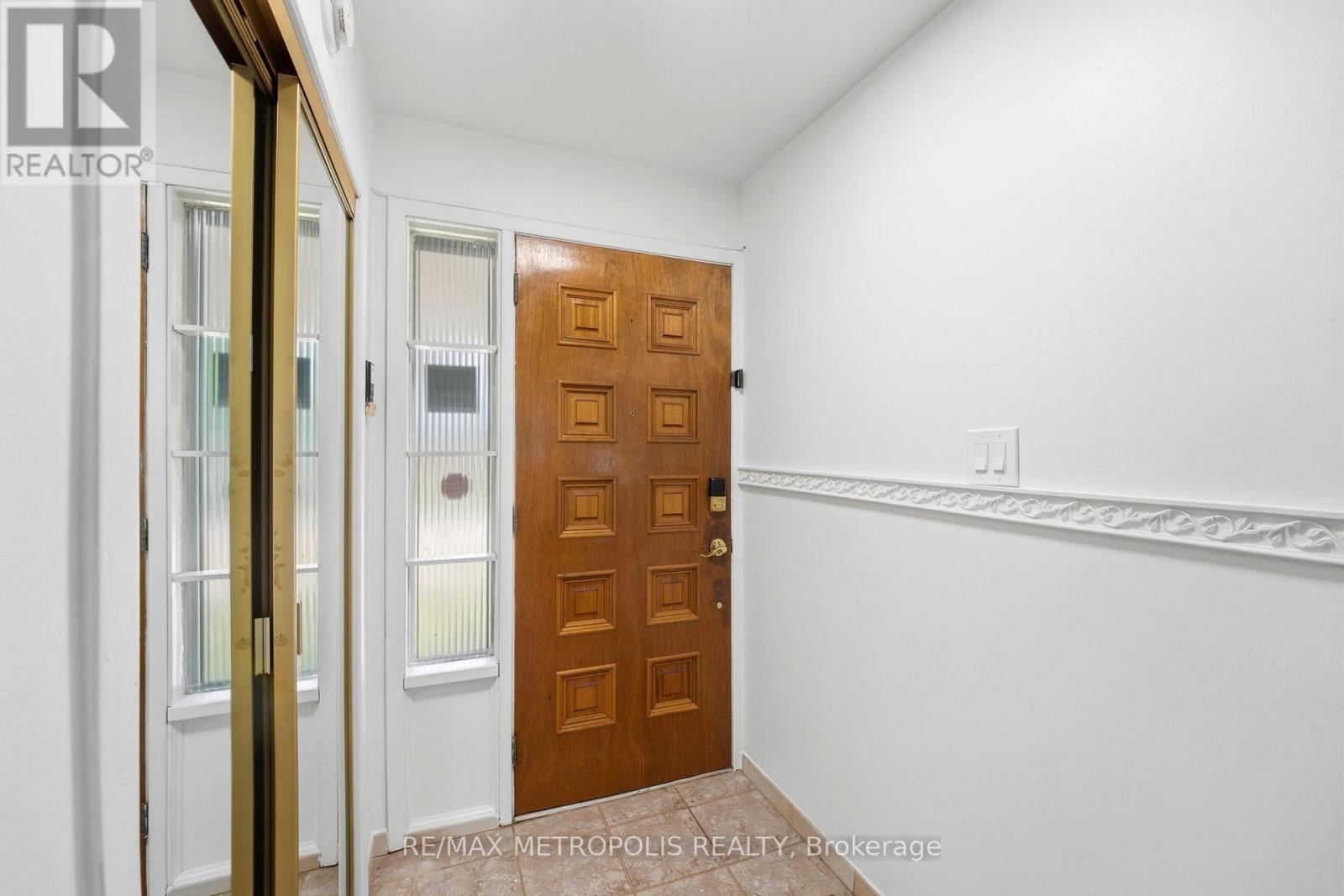 31 Langevin Crescent, Toronto, Ontario  M1C 2B8 - Photo 7 - E13458672