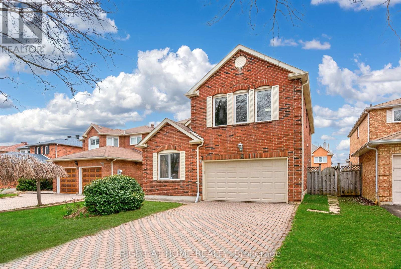 3 Lancashire Road, Markham, Ontario  L3R 8K9 - Photo 4 - N13458624