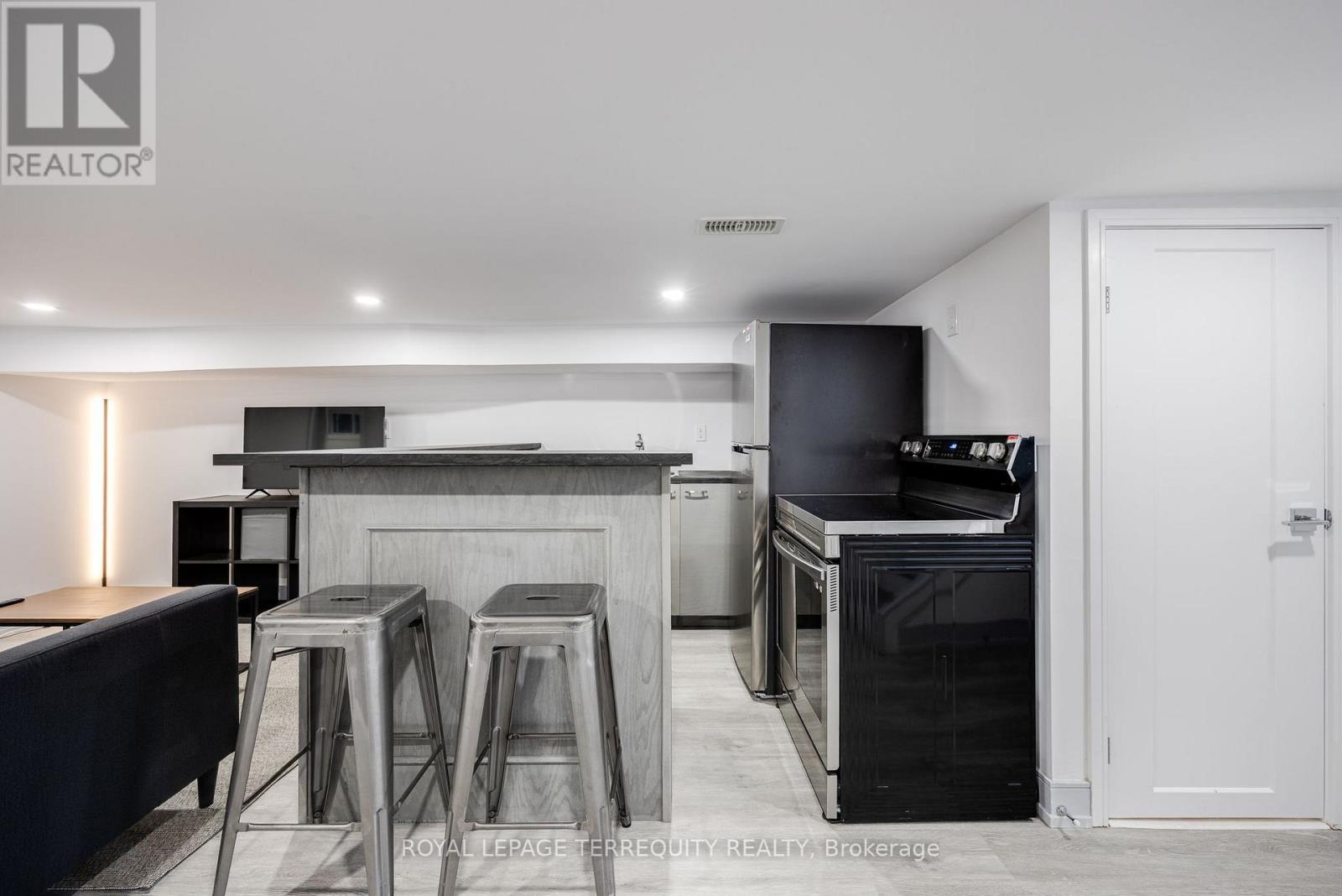 Bsmt - 668 Indian Road, Toronto, Ontario  M6P 2C9 - Photo 4 - W13458614