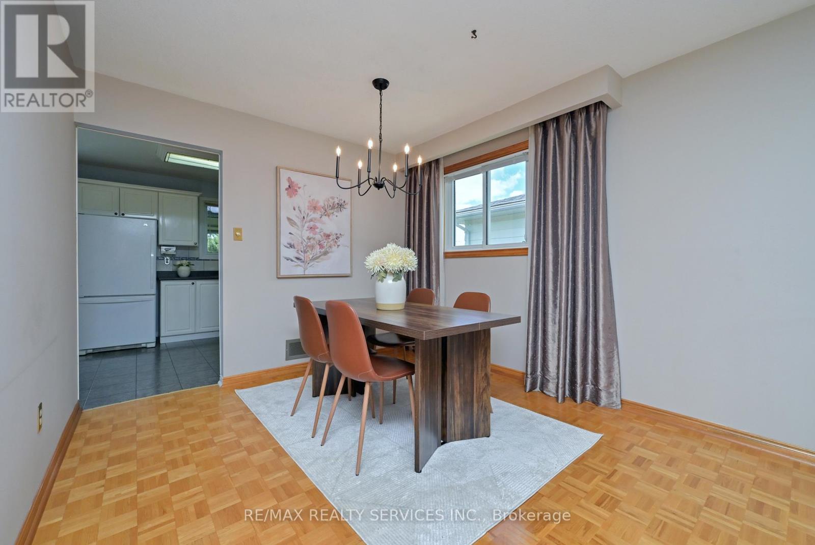 47 Grassington Crescent, Brampton, Ontario  L6S 1Z5 - Photo 9 - W13458706