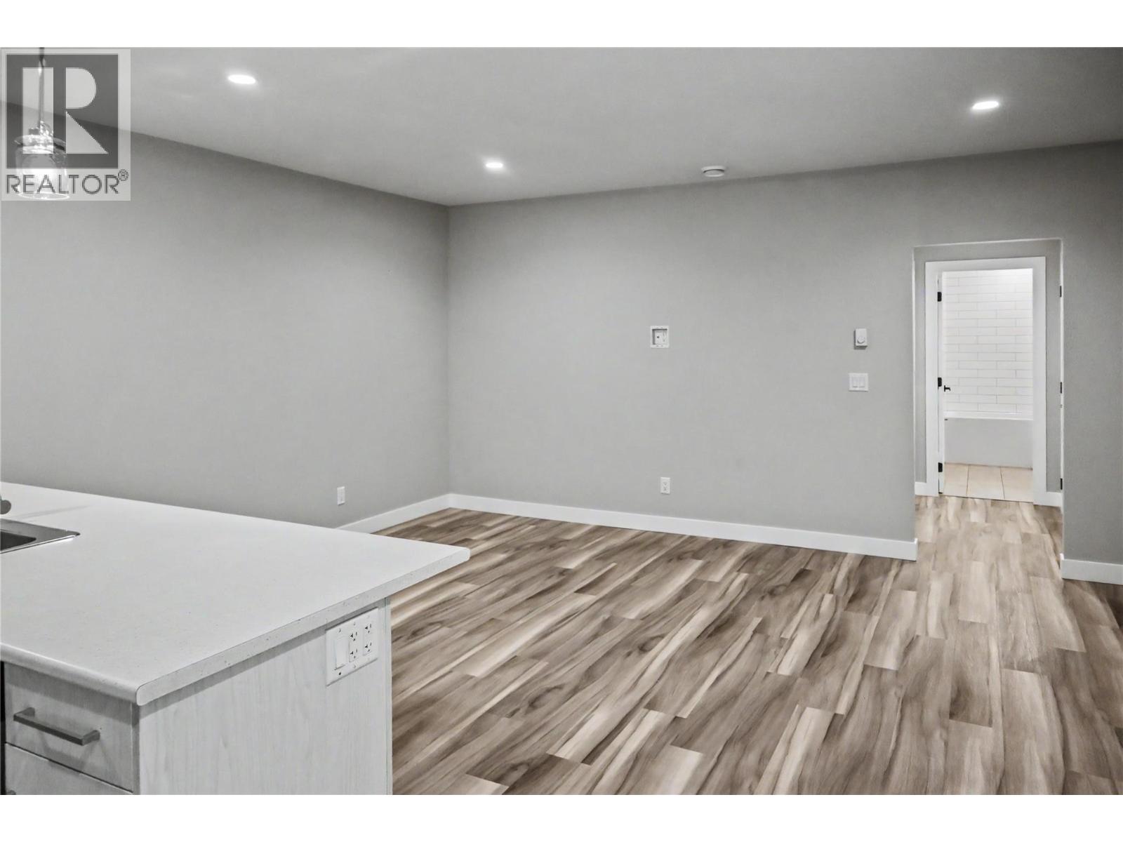 Listing image 56