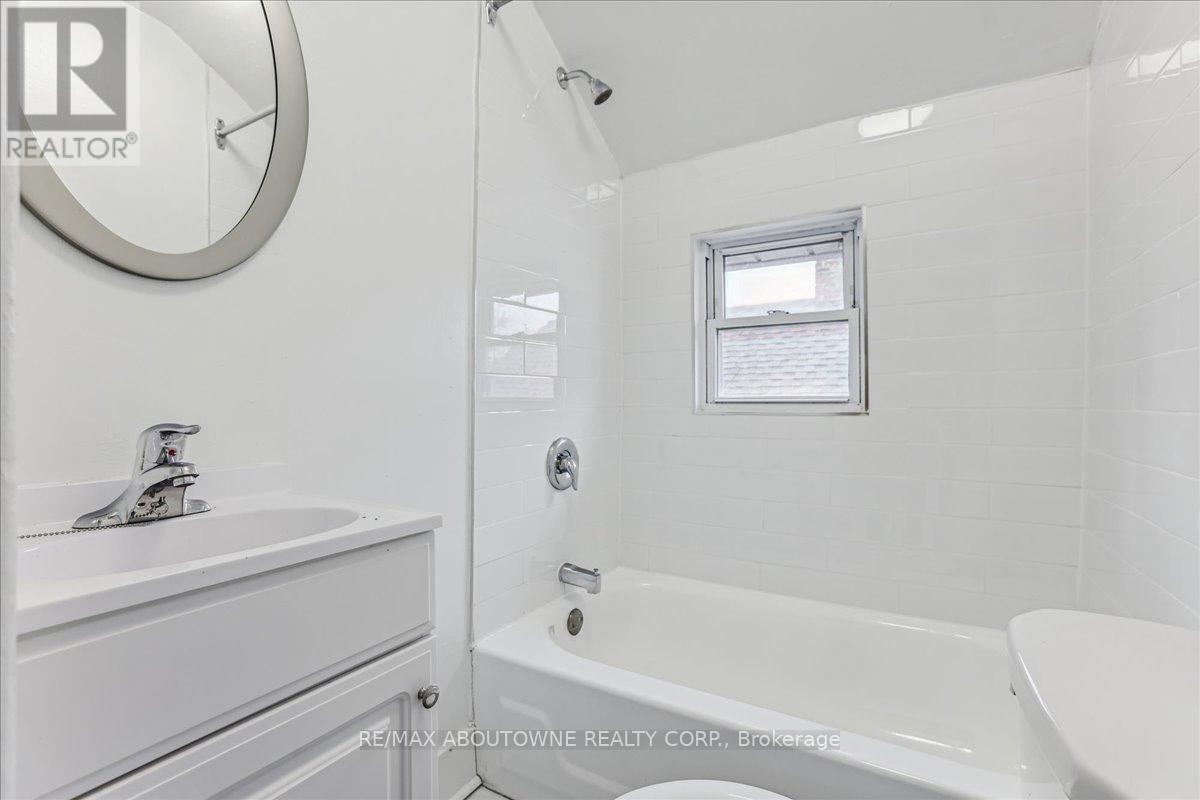 18 Linwood Street, St. Catharines, Ontario L2R 1H3 - Photo 12 - X13458518
