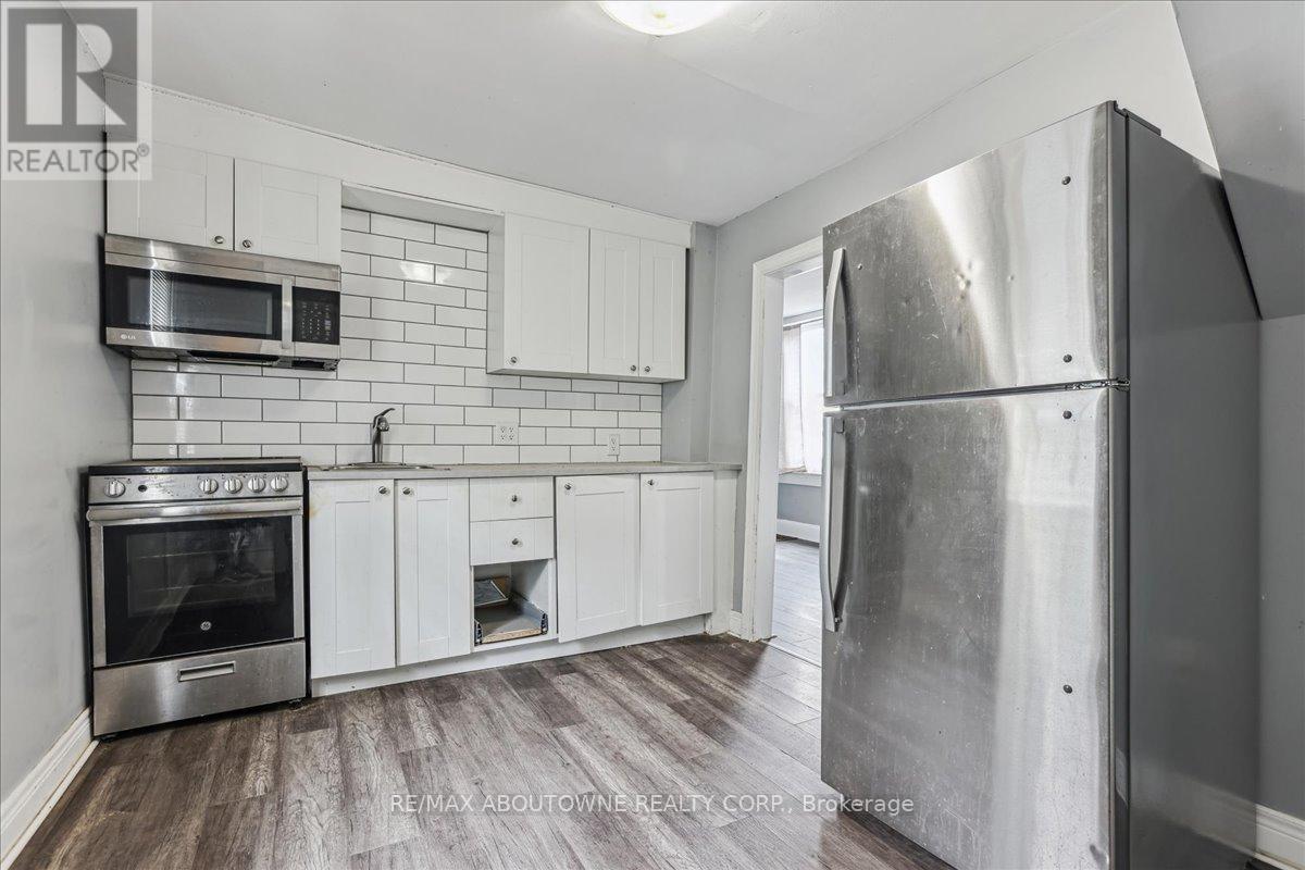 18 Linwood Street, St. Catharines, Ontario L2R 1H3 - Photo 8 - X13458518