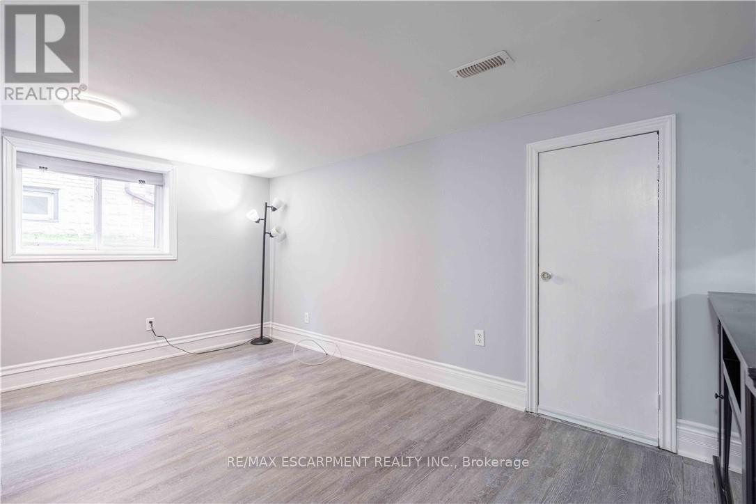 B - 73 West 3rd Street, Hamilton, Ontario L9C 3K2 - Photo 2 - X13458618