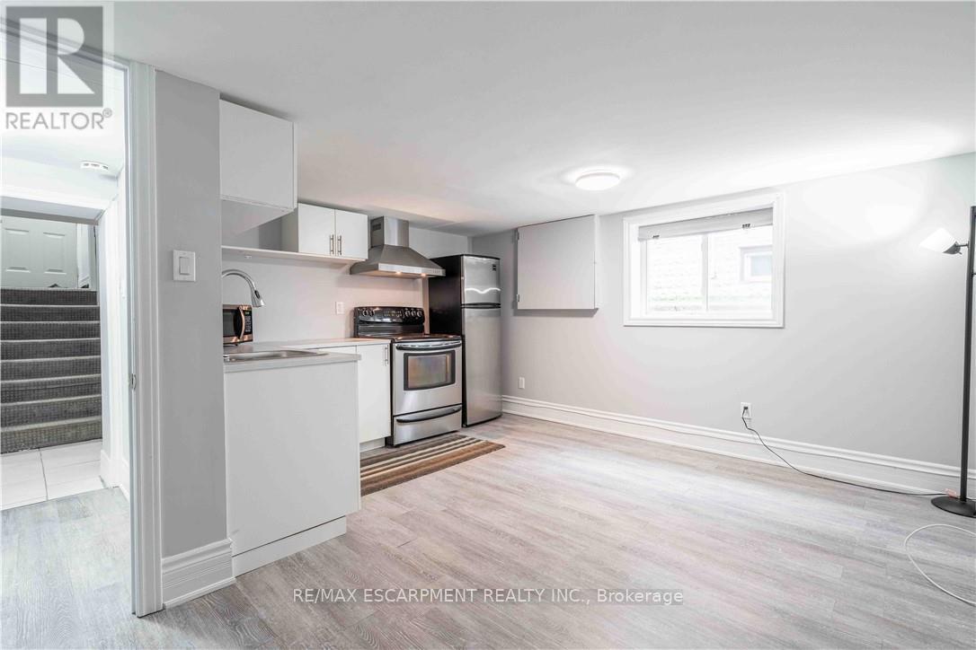B - 73 West 3rd Street, Hamilton, Ontario L9C 3K2 - Photo 4 - X13458618