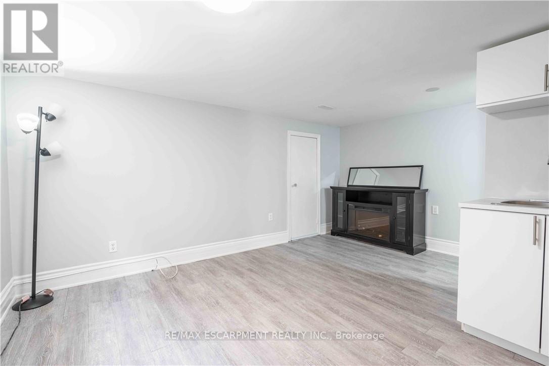 B - 73 West 3rd Street, Hamilton, Ontario L9C 3K2 - Photo 7 - X13458618