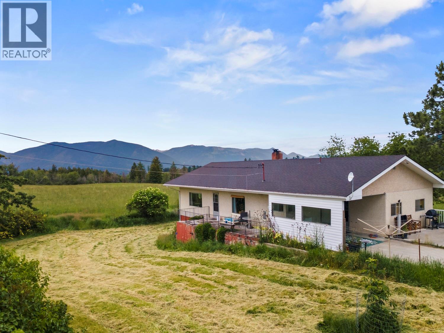 2710 38th Street, Canyon, British Columbia  V0B 1G2 - Photo 2 - 10391837