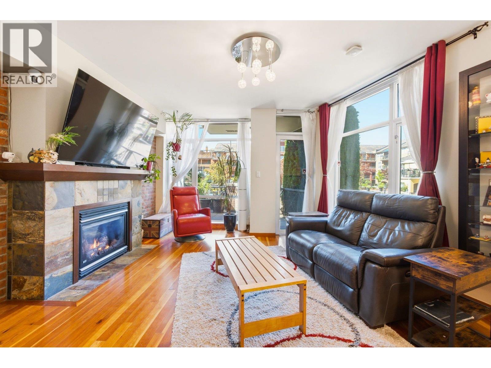 114 8 Renaissance Square, New Westminster, British Columbia  V3M 7A9 - Photo 11 - R3137197
