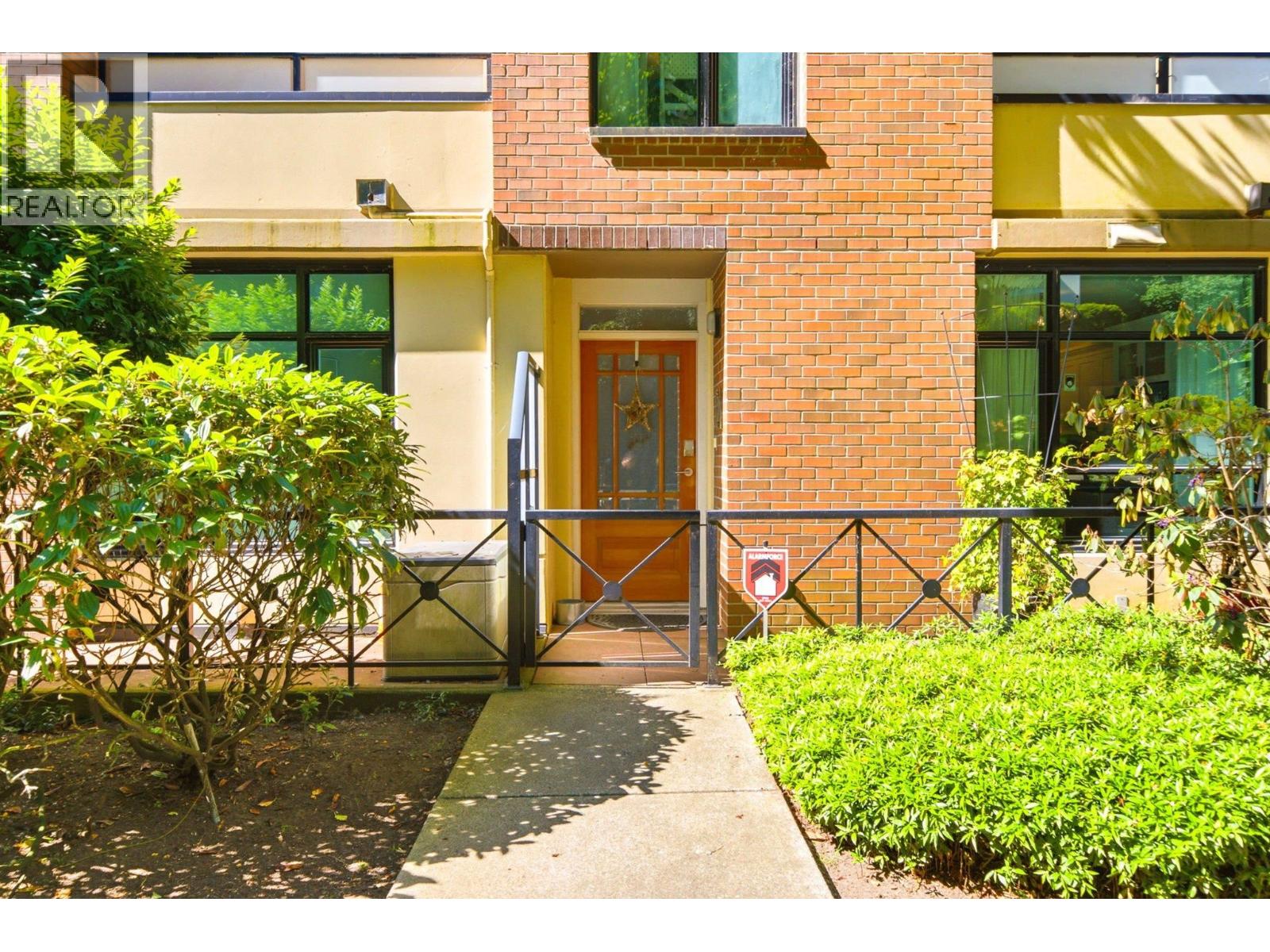 114 8 Renaissance Square, New Westminster, British Columbia  V3M 7A9 - Photo 35 - R3137197