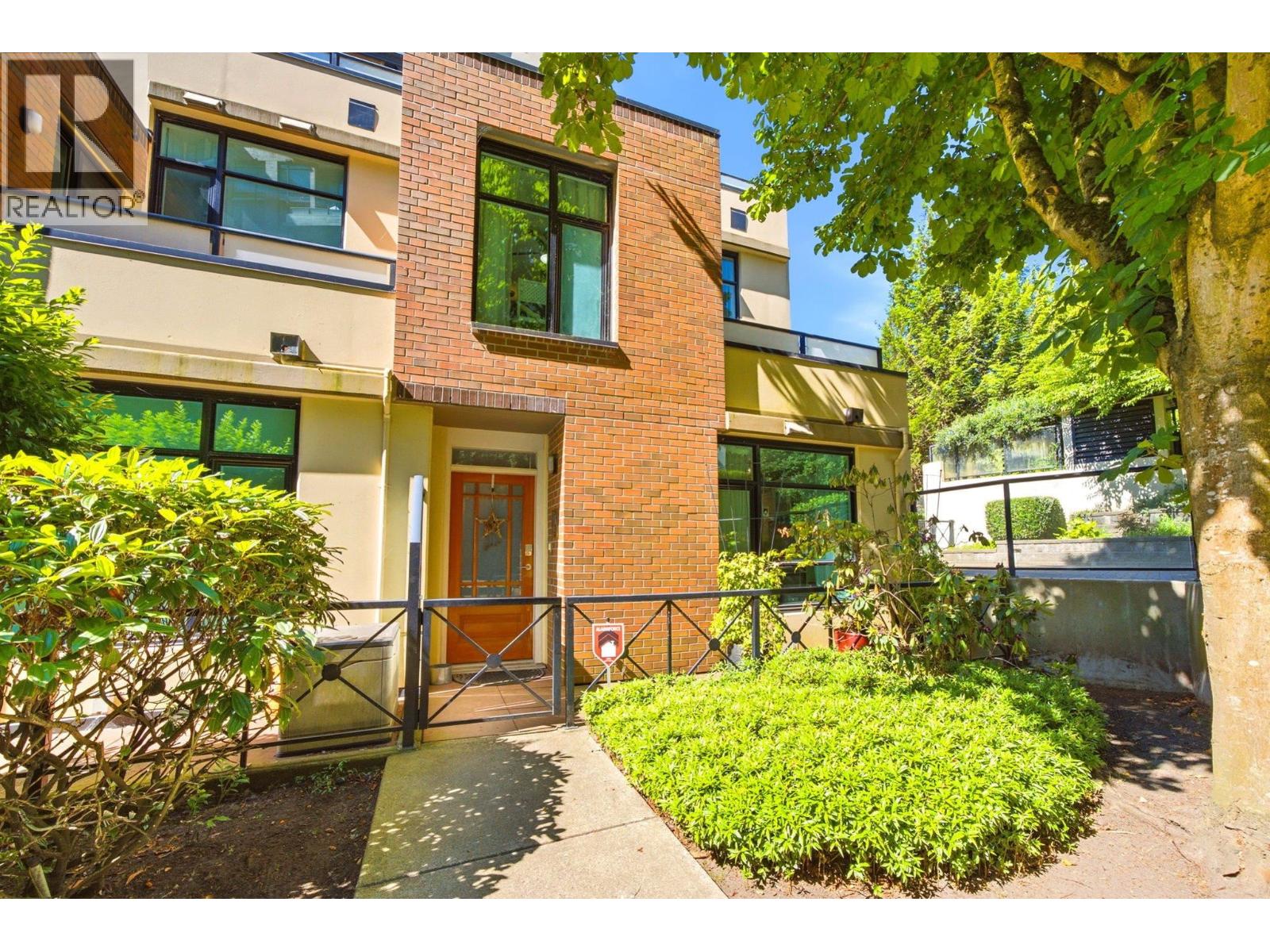 114 8 Renaissance Square, New Westminster, British Columbia  V3M 7A9 - Photo 36 - R3137197