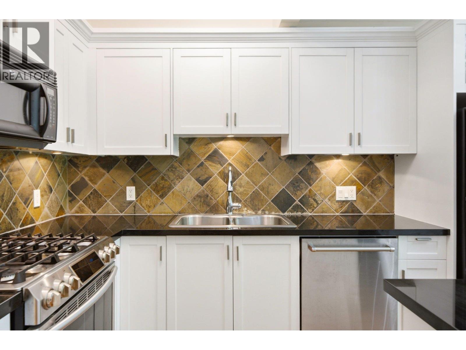 114 8 Renaissance Square, New Westminster, British Columbia  V3M 7A9 - Photo 5 - R3137197