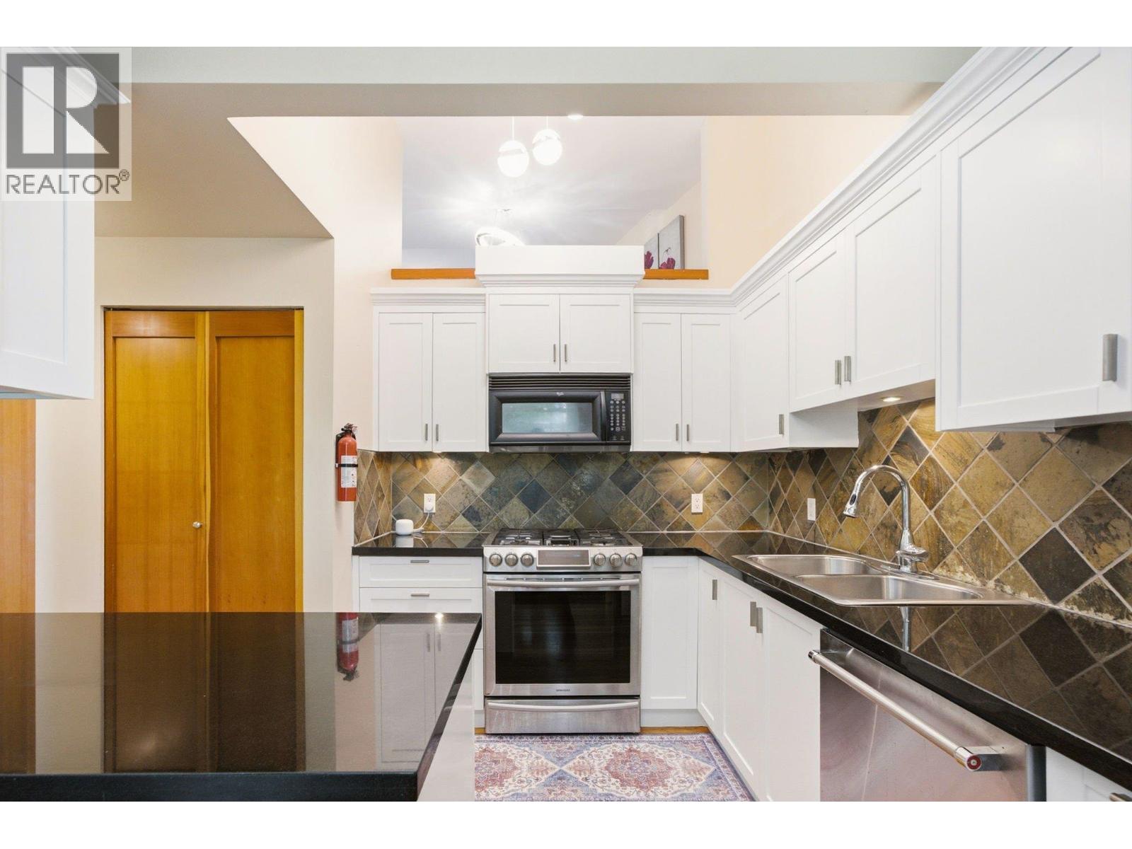 114 8 Renaissance Square, New Westminster, British Columbia  V3M 7A9 - Photo 6 - R3137197