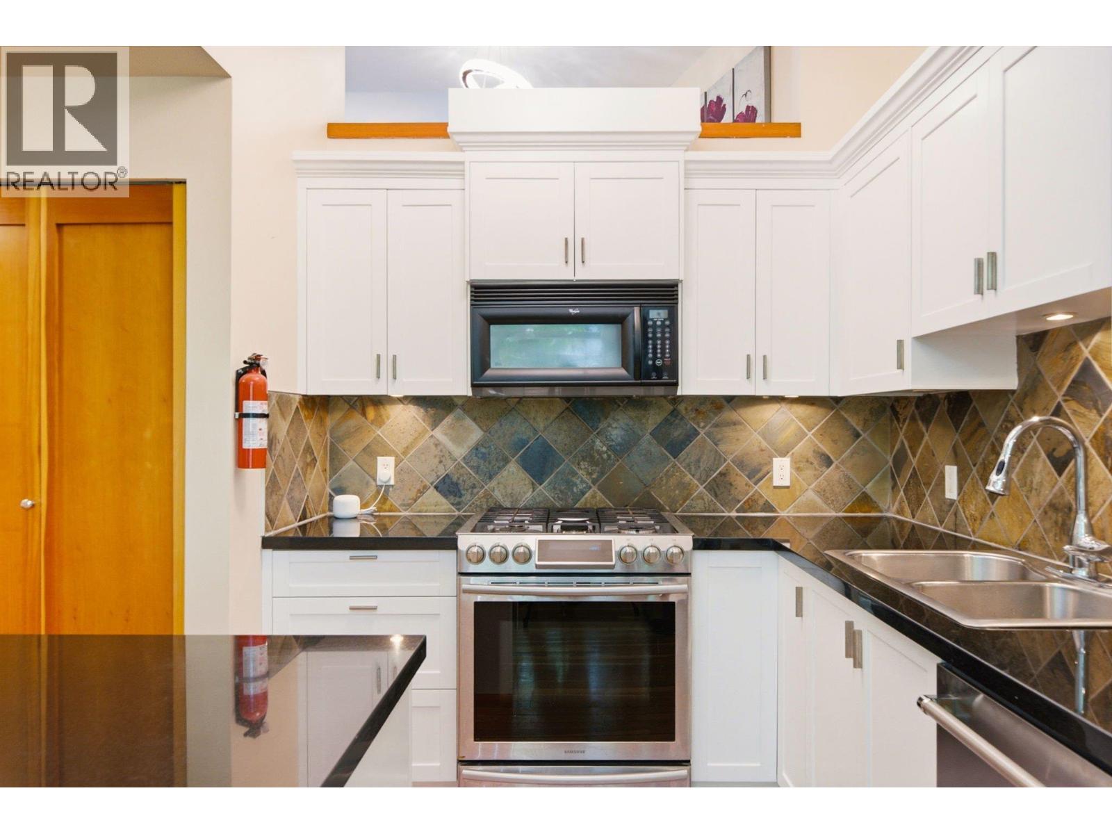 114 8 Renaissance Square, New Westminster, British Columbia  V3M 7A9 - Photo 7 - R3137197